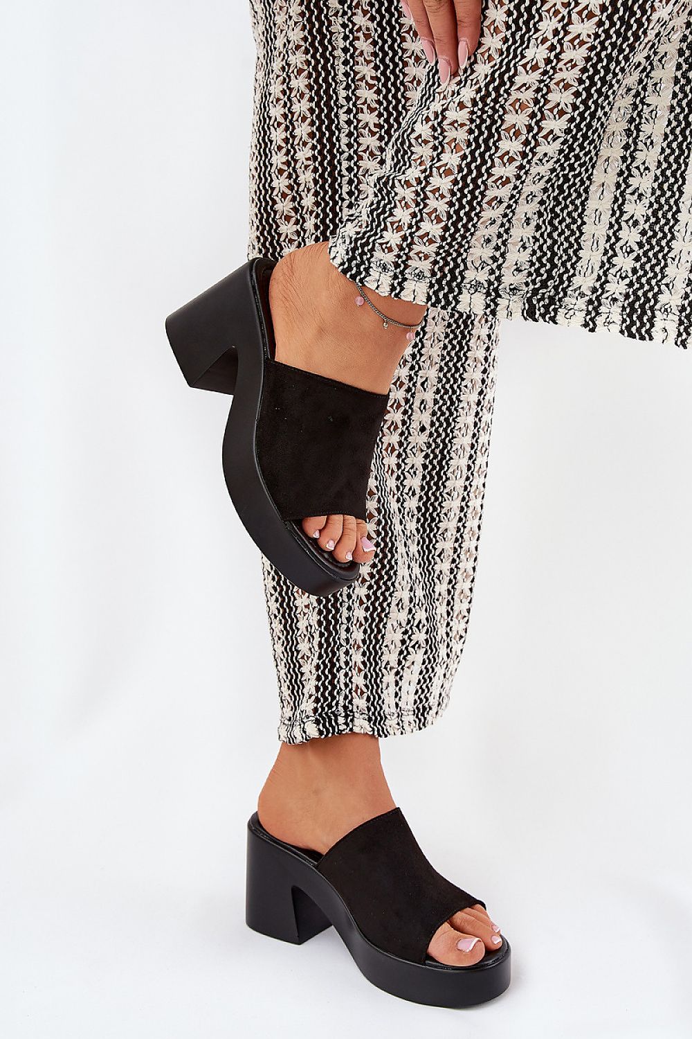 slippers model 209942 Step in style