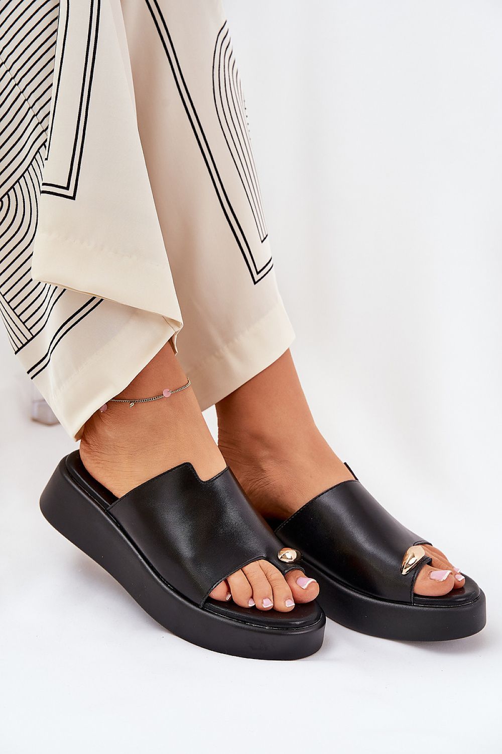 slippers model 209953 Step in style