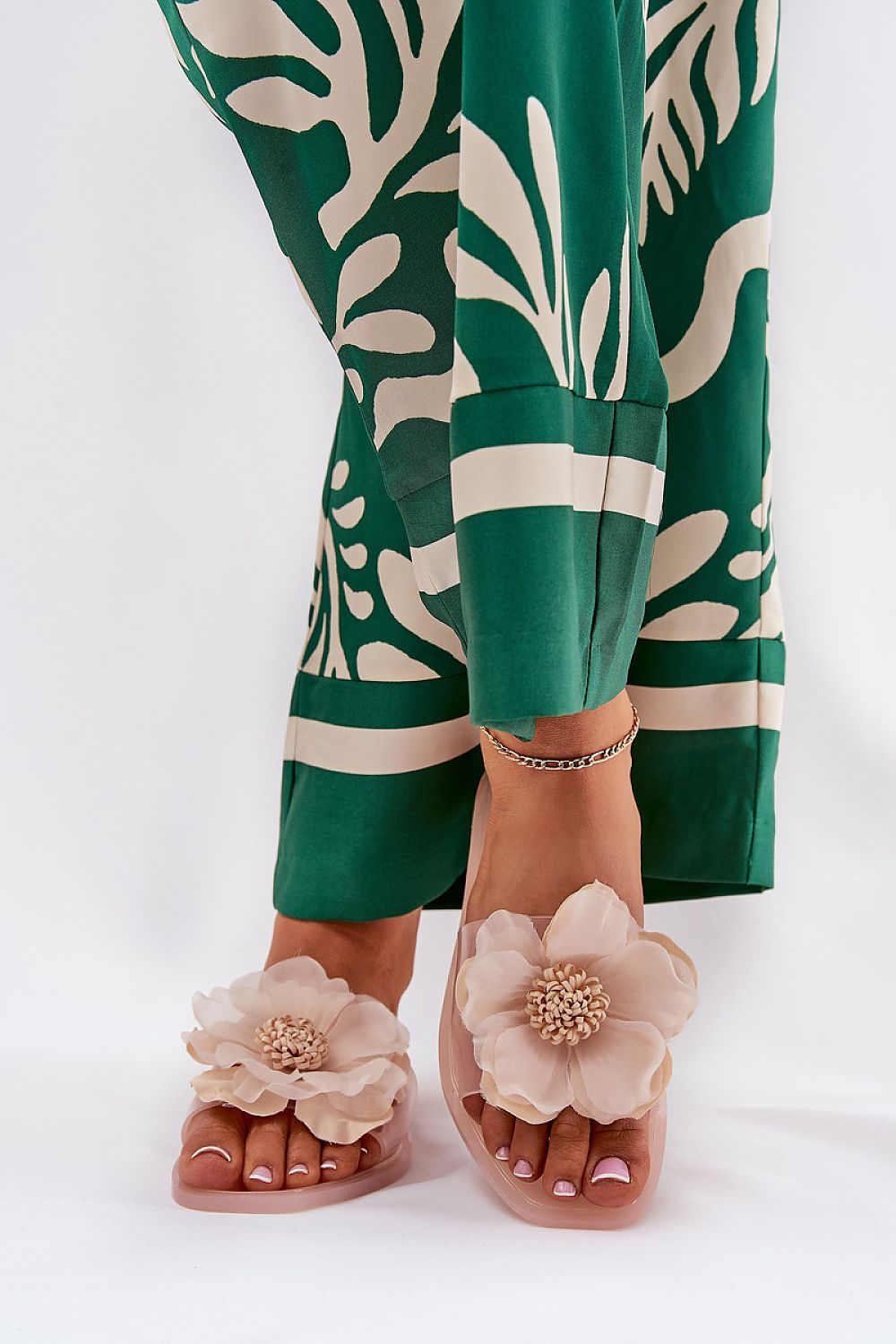slippers model 209978 Step in style