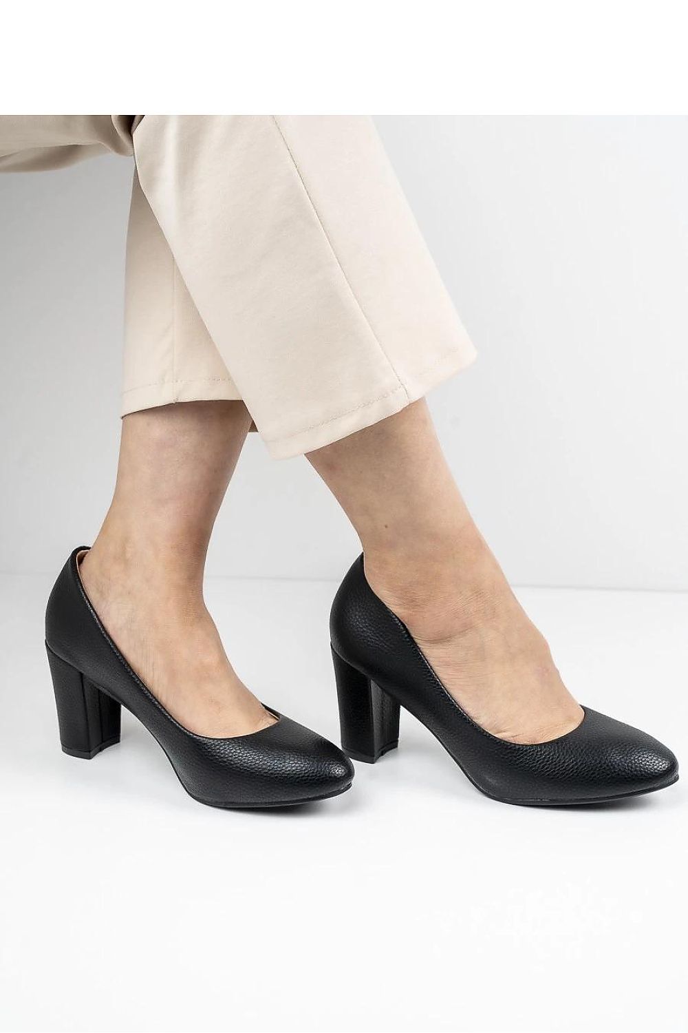 Pumps met dikke hak model 213149 Inello