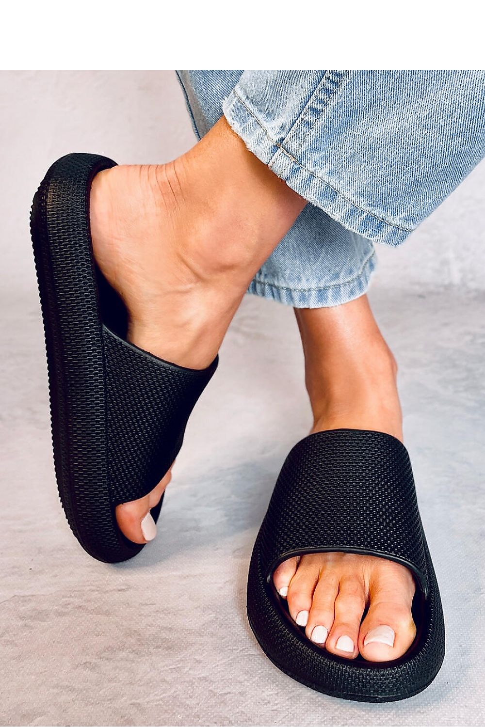 slippers model 180433 Inello