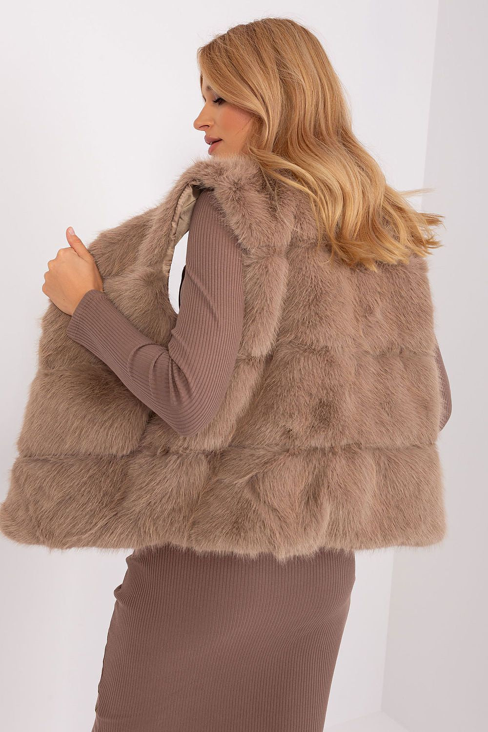 vest model 186715 AT