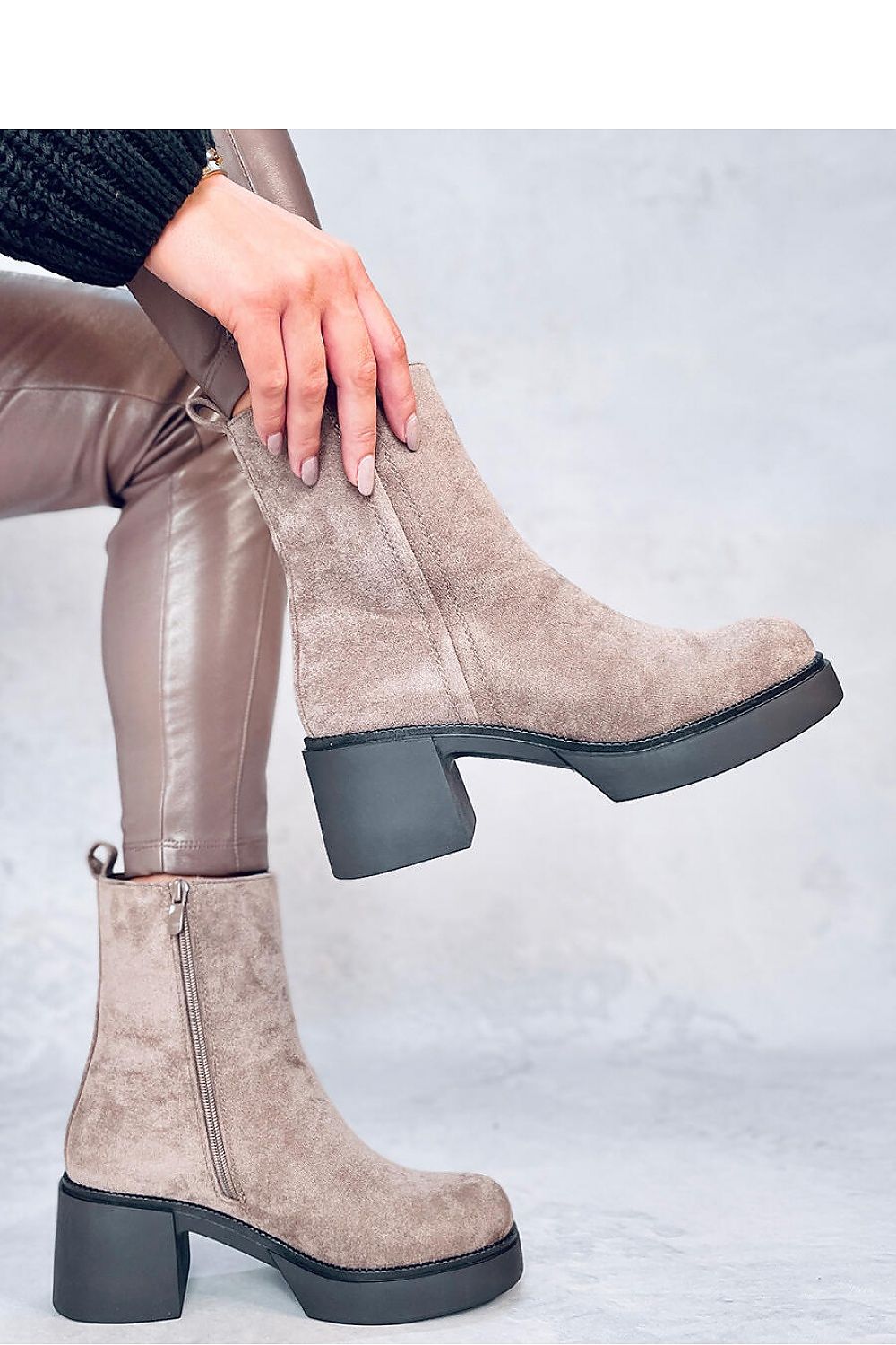 Laarsjes met hoge hak model 187368 Inello 