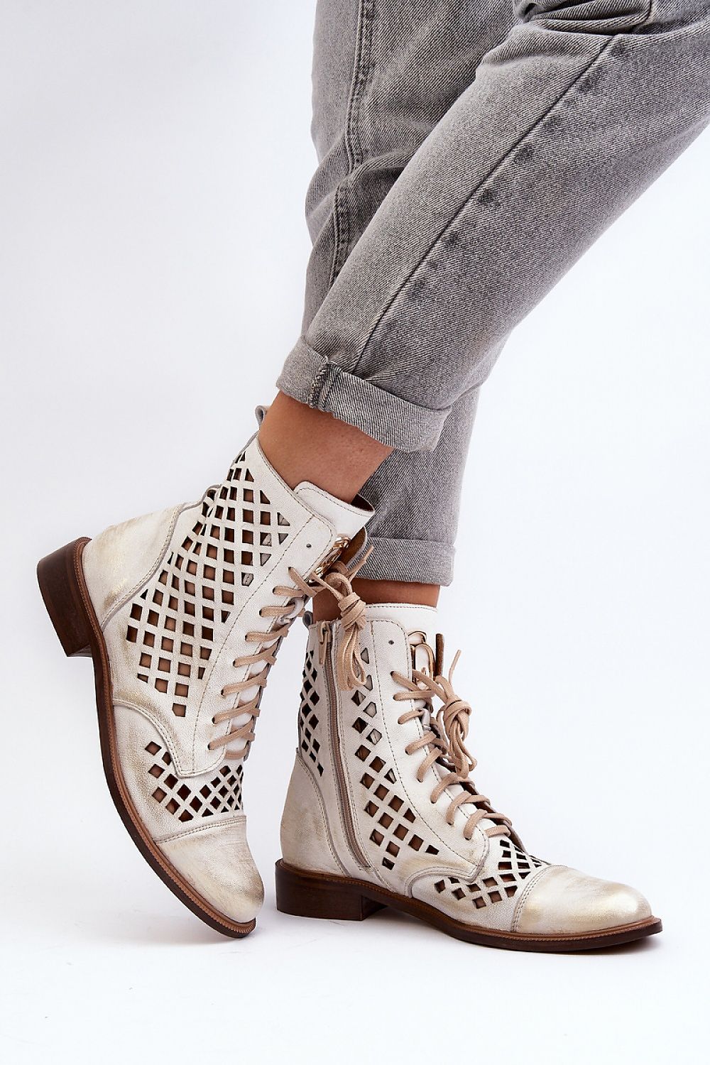  Laarsjes model 191857 Step in style 