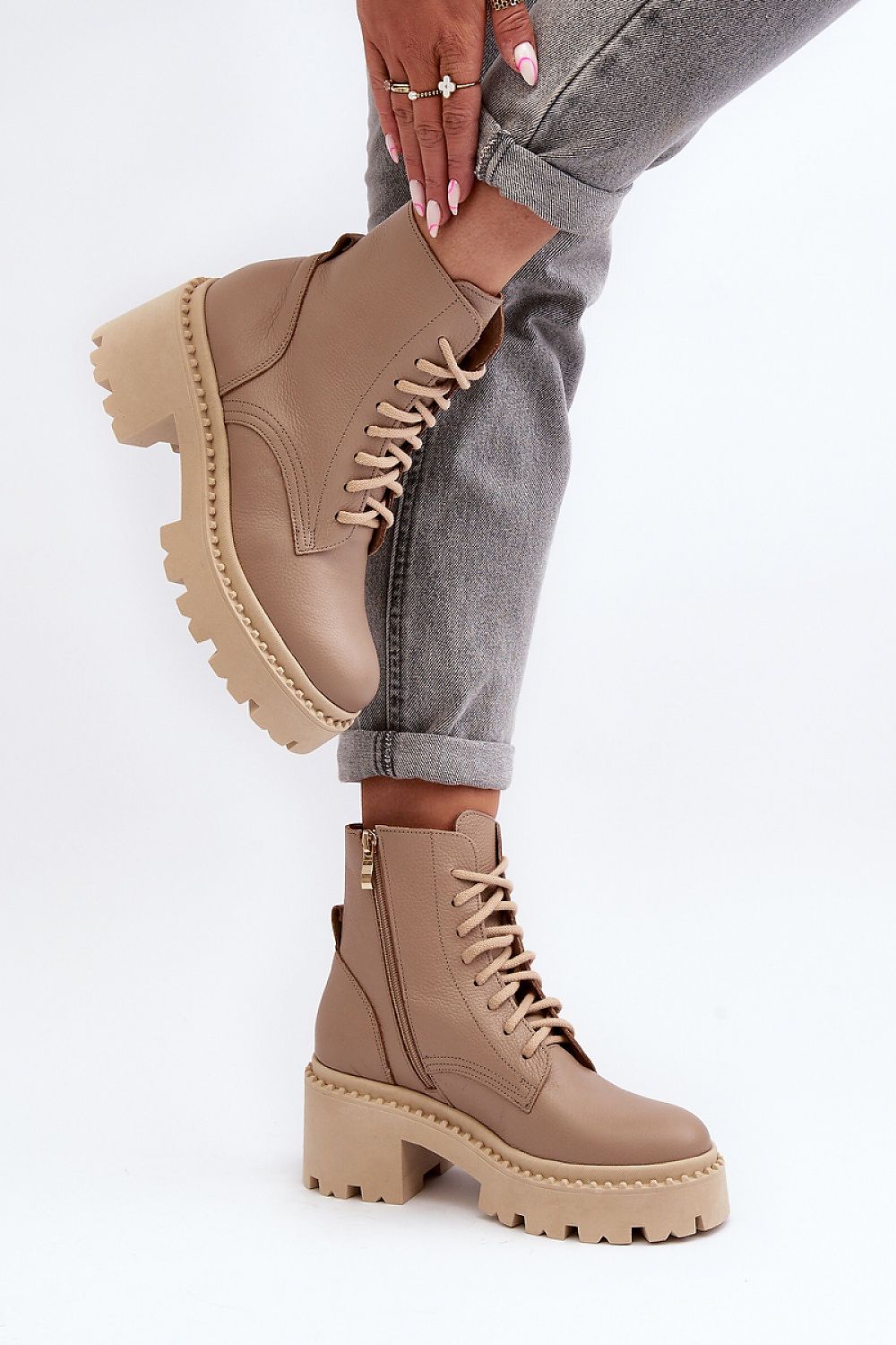  Laarsjes model 191860 Step in style 