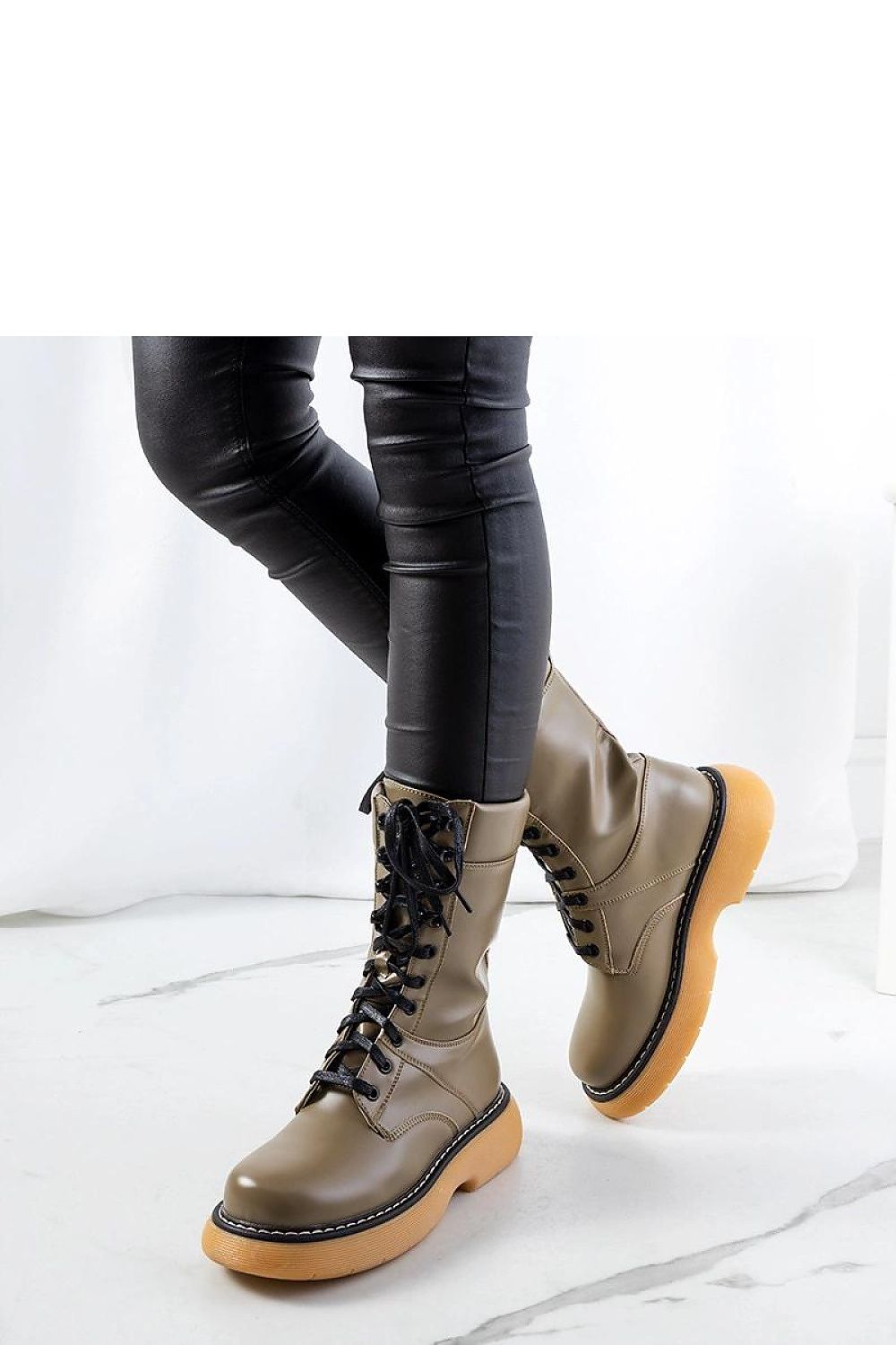  Laarsjes model 205159 Solea 