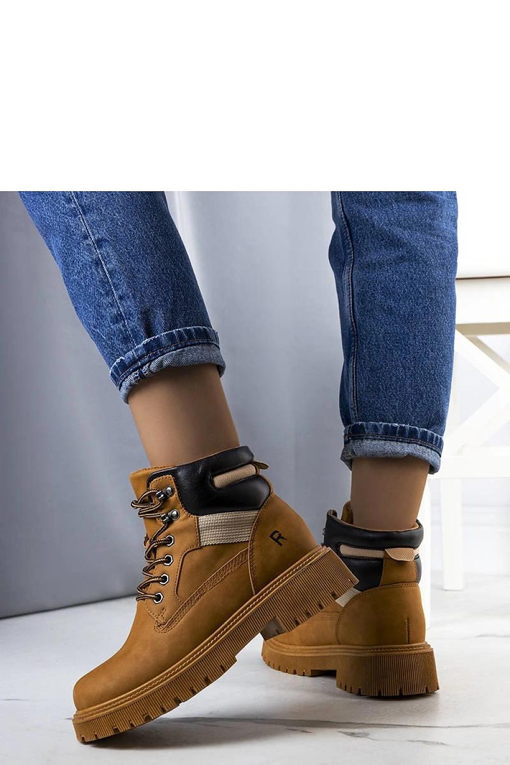  Laarsjes model 205887 Solea 