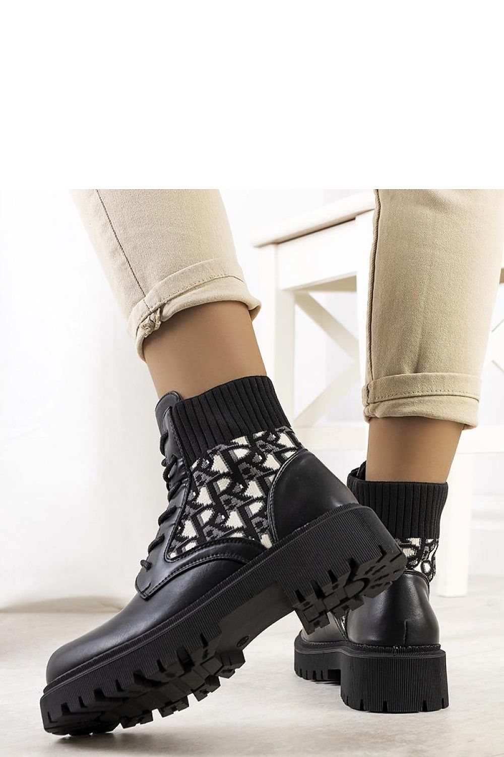  Laarsjes model 205893 Solea 