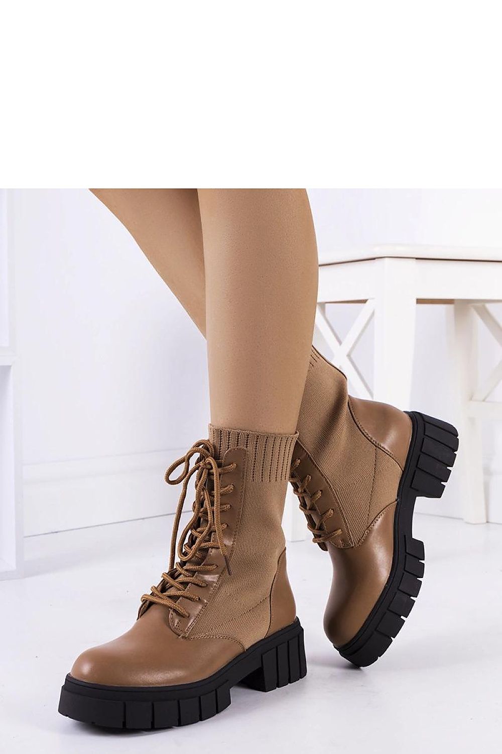  Laarsjes model 205896 Solea 