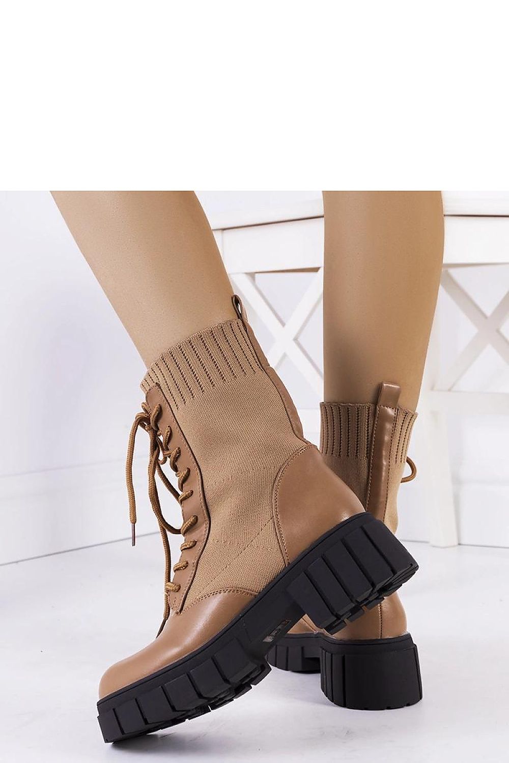  Laarsjes model 205896 Solea 