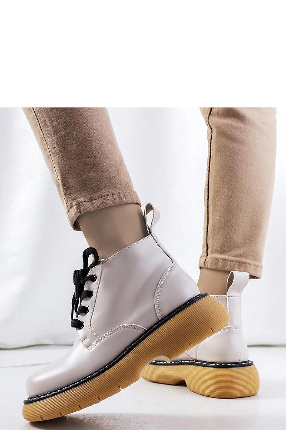  Laarsjes model 205903 Solea 