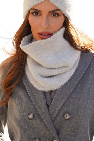  Loop Shawl model 205432 Kamea 