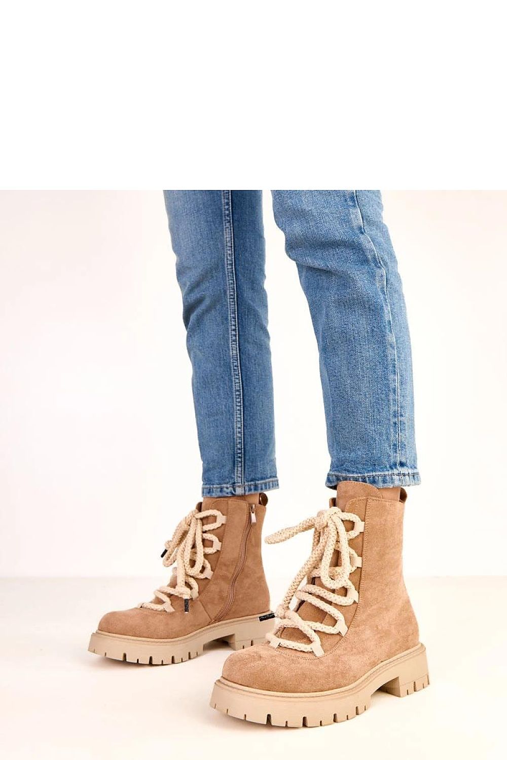  Laarsjes model 220573 Solea 