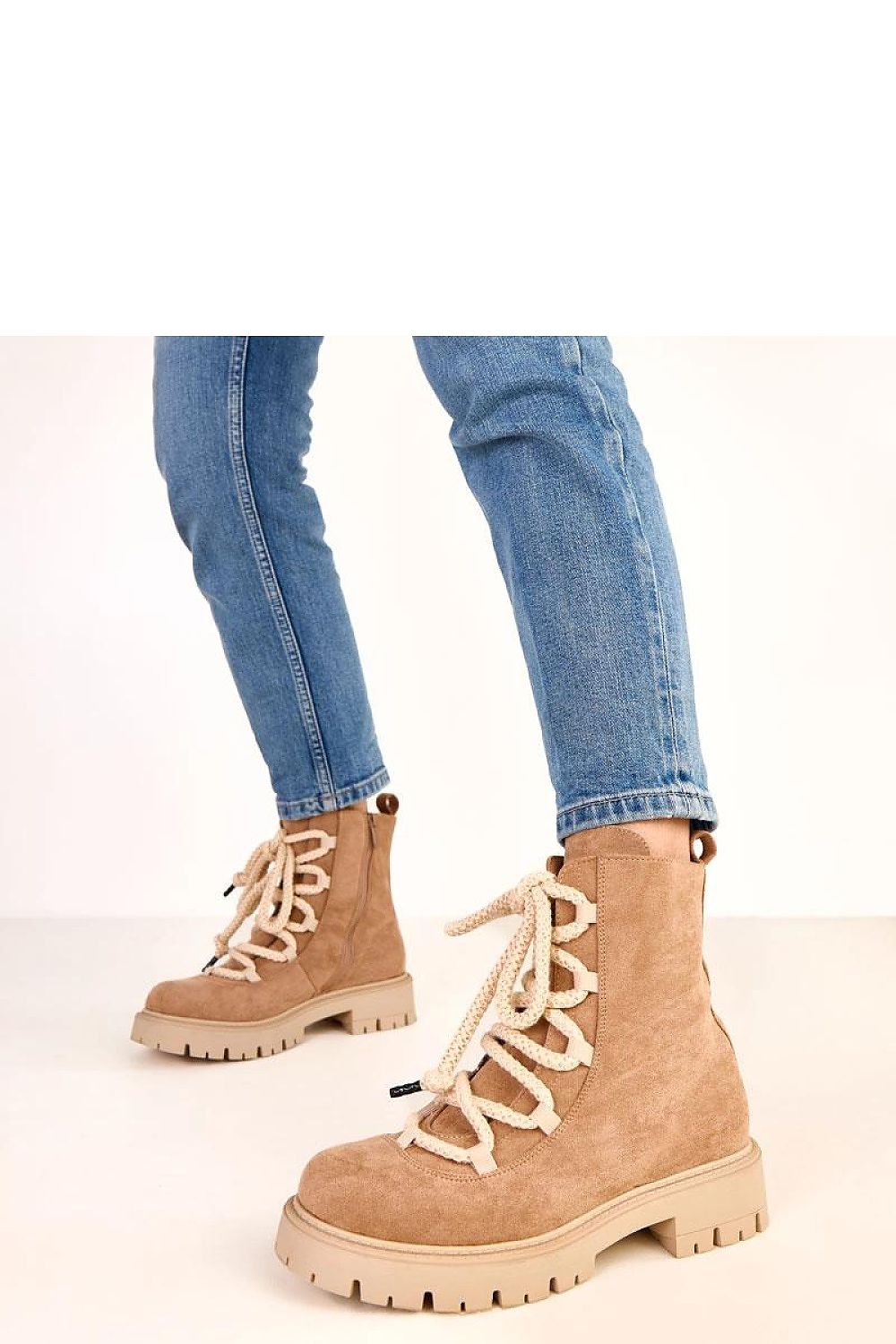  Laarsjes model 220573 Solea 