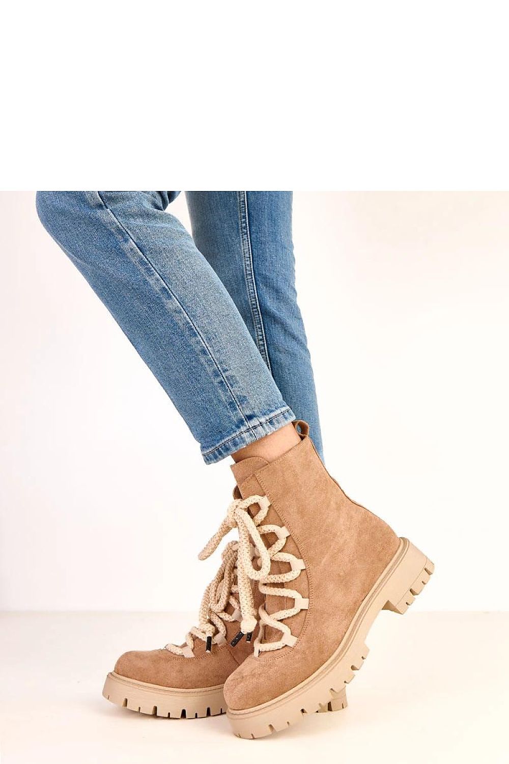  Laarsjes model 220573 Solea 
