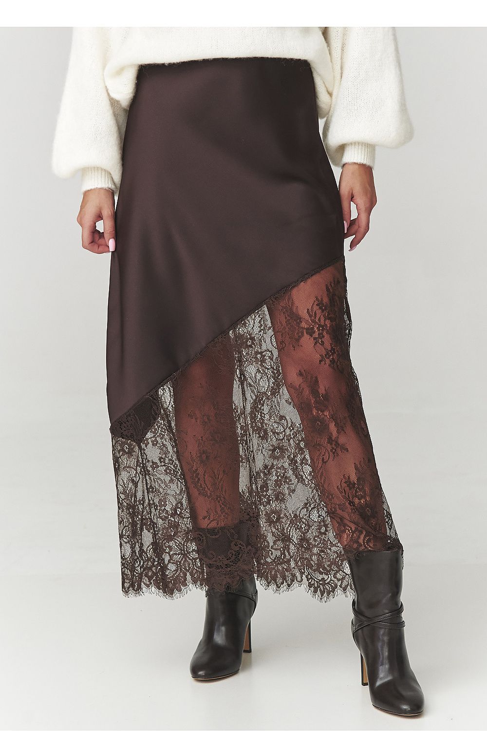  rok model 220785 Makadamia 