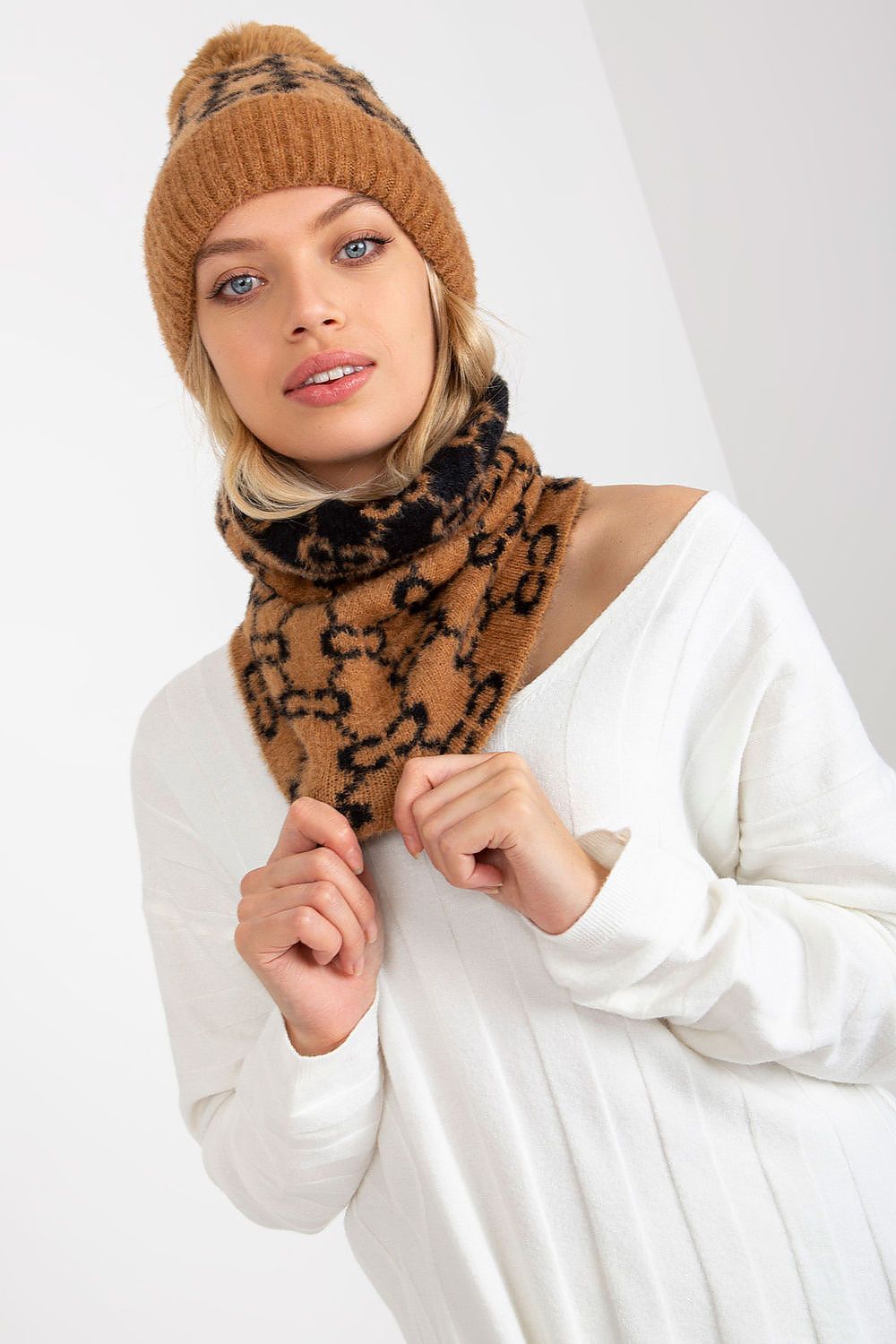  Loop Shawl model 185919 AT 
